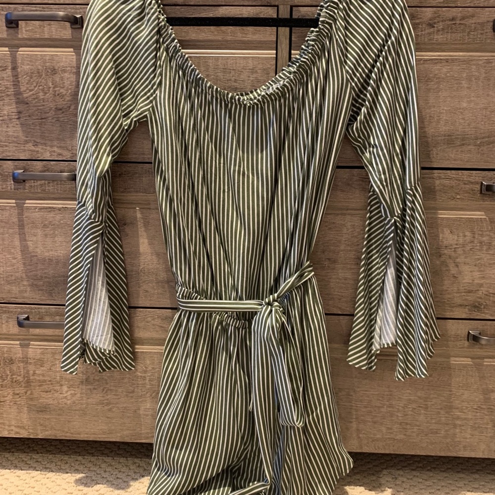 Flowy green-white romper